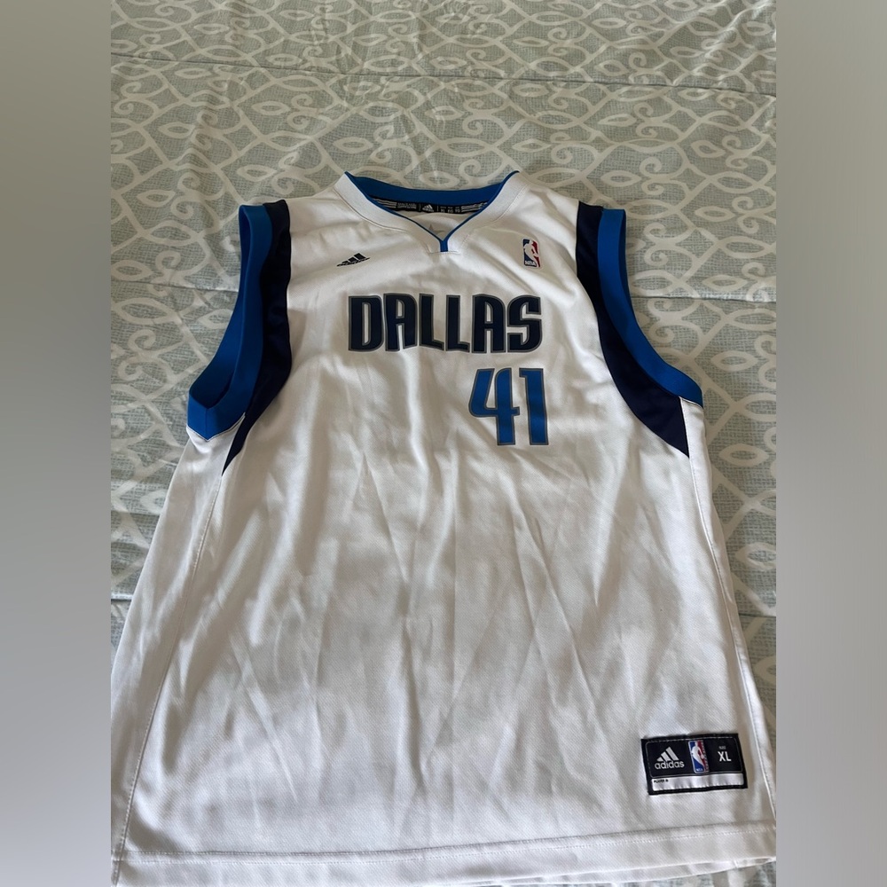 Boys Size XL DALLAS jersey NBA